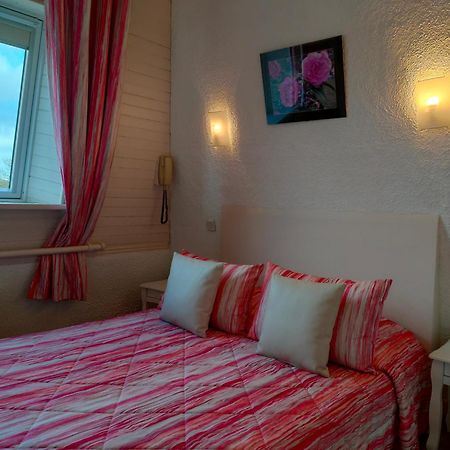 Hotel Le Littoral Lezardrieux Bagian luar foto