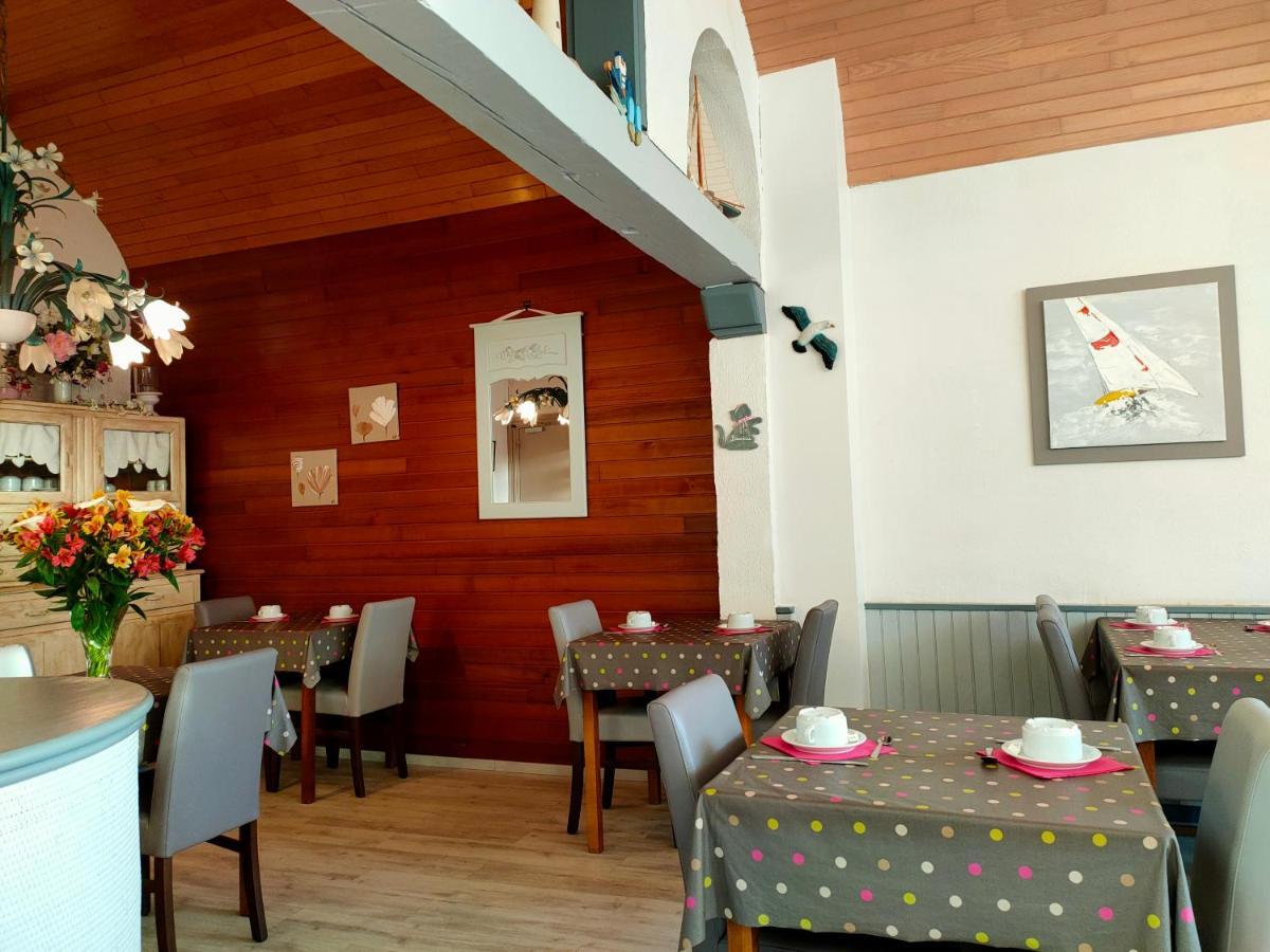 Hotel Le Littoral Lezardrieux Bagian luar foto