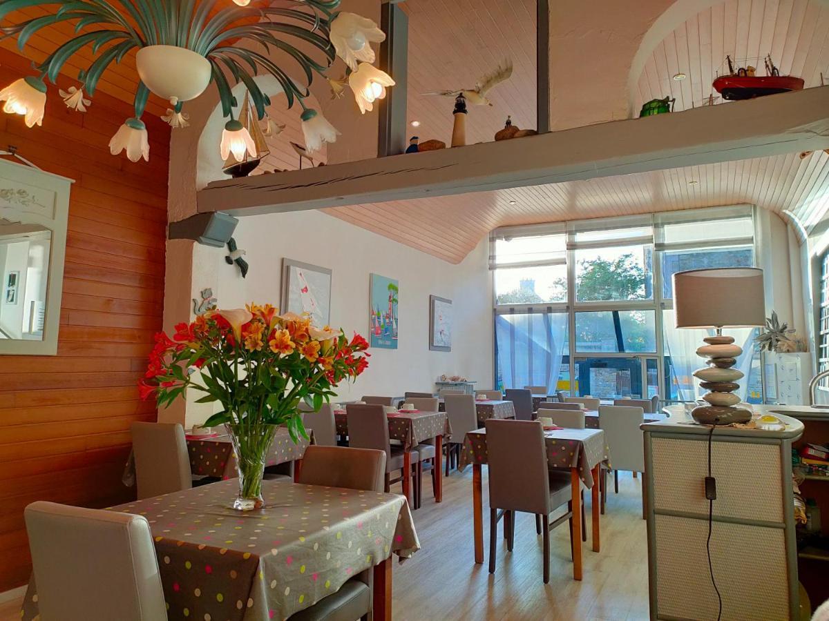 Hotel Le Littoral Lezardrieux Bagian luar foto