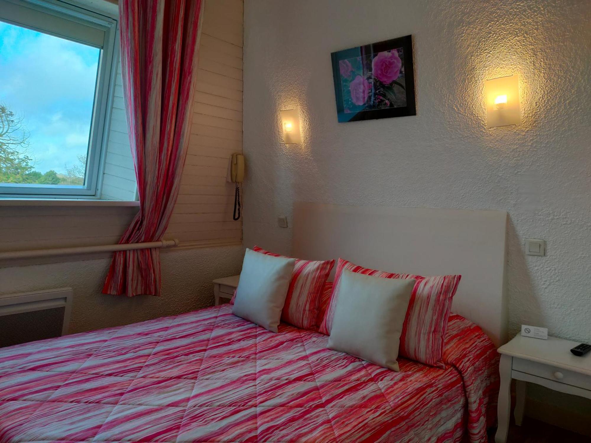 Hotel Le Littoral Lezardrieux Bagian luar foto