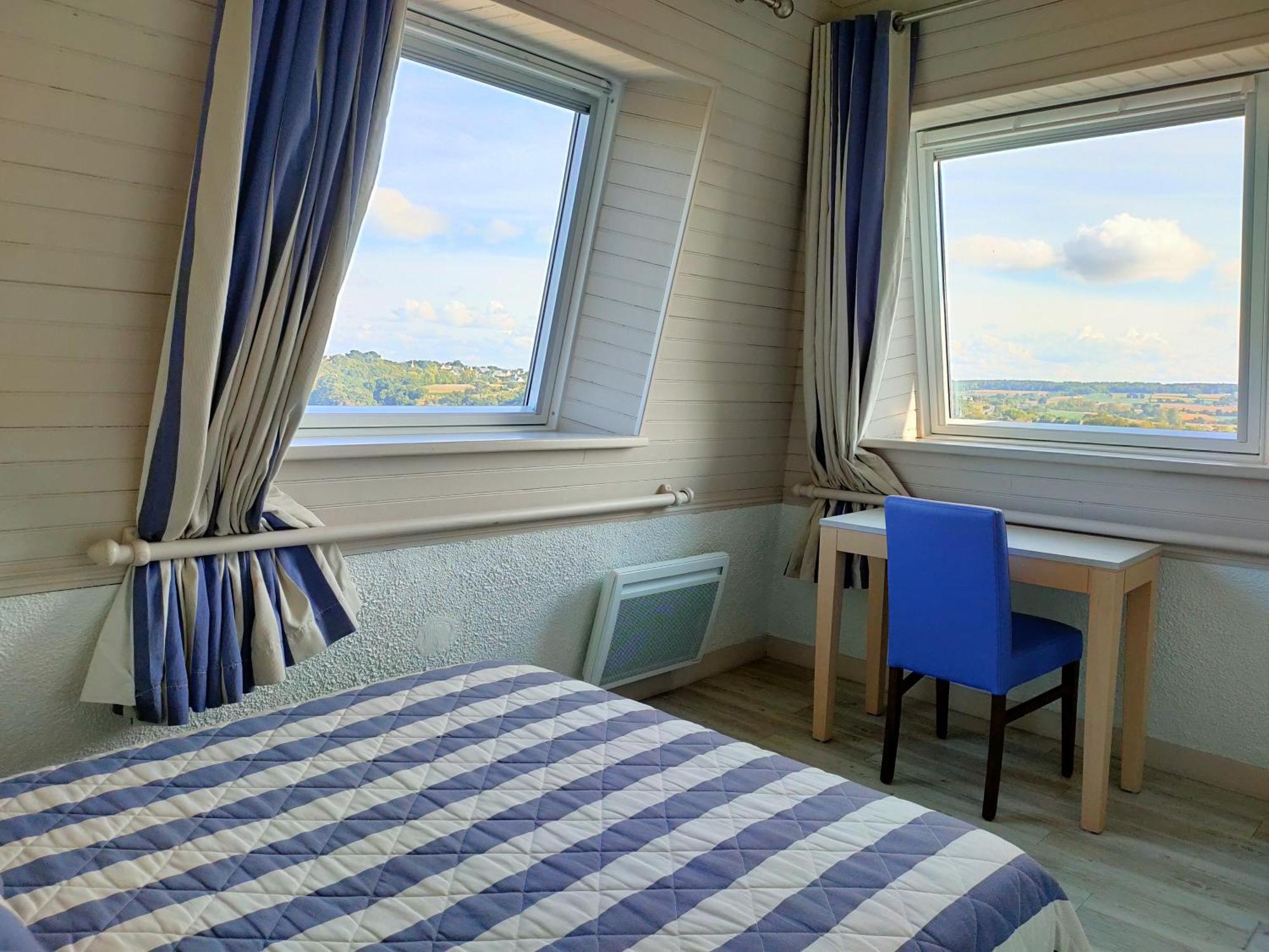 Hotel Le Littoral Lezardrieux Bagian luar foto