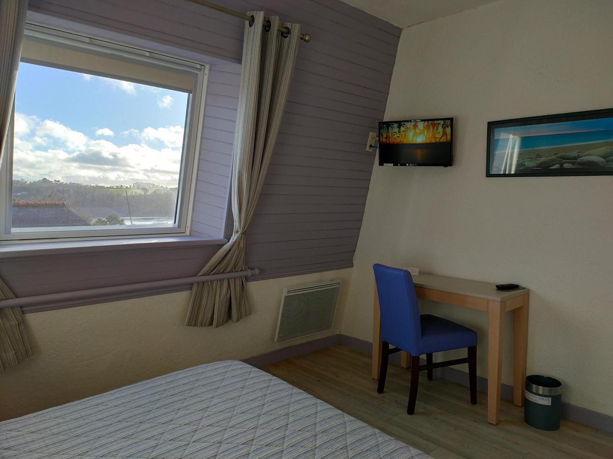 Hotel Le Littoral Lezardrieux Bagian luar foto
