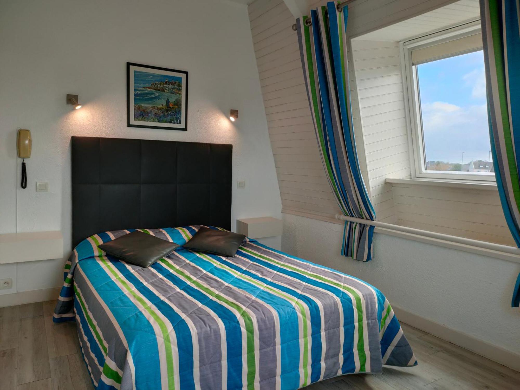 Hotel Le Littoral Lezardrieux Bagian luar foto