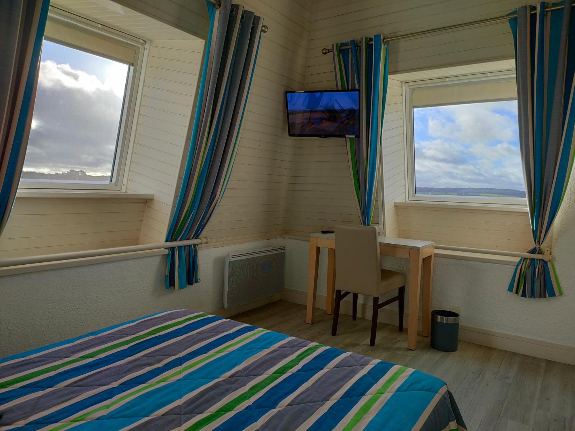 Hotel Le Littoral Lezardrieux Bagian luar foto